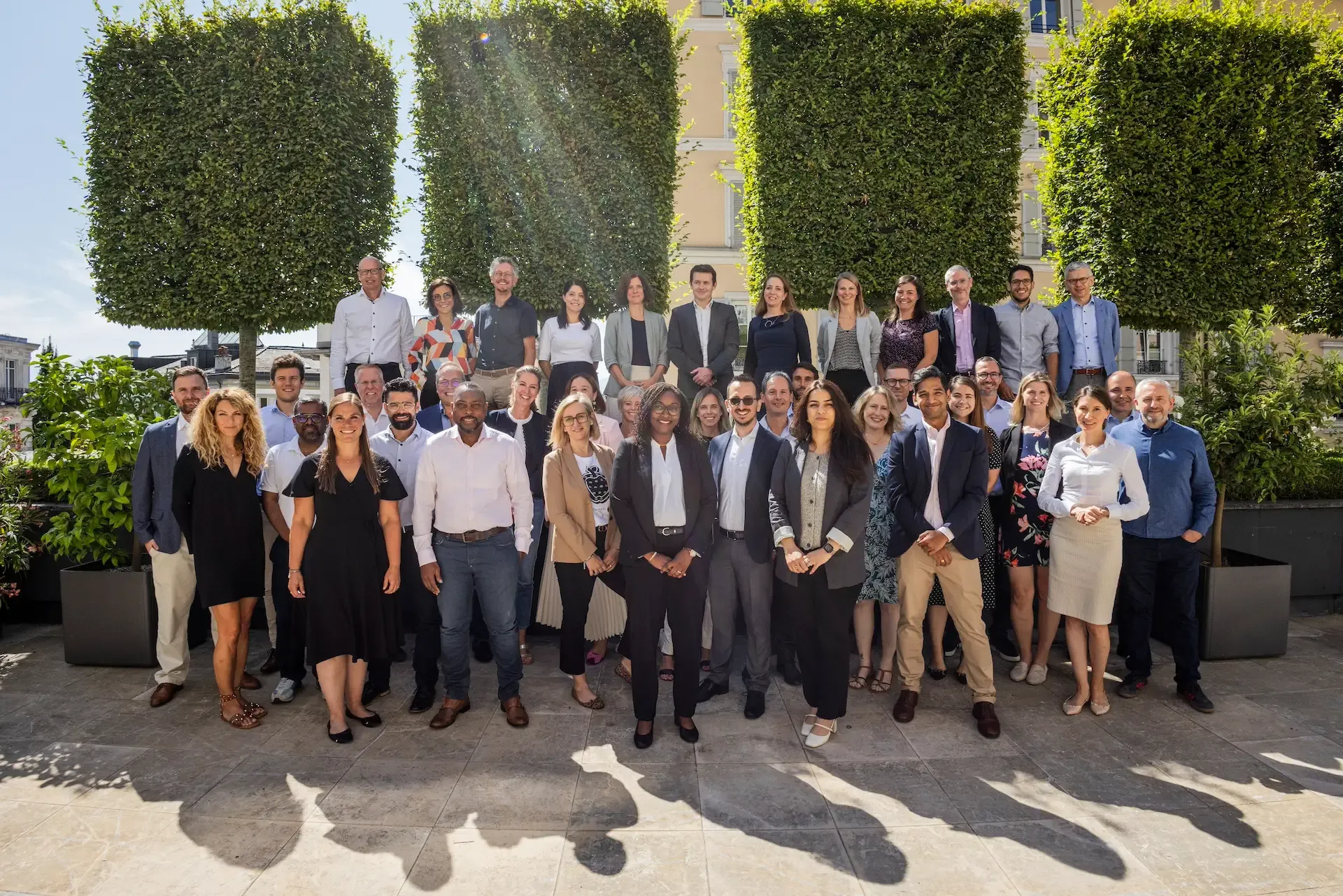 The participants of the EMBA Class 2025 gathered on a terrace in Lausanne