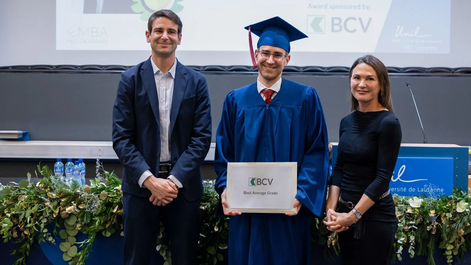 Zsombor Szirmai receiving the Best Average Grade Award at the EMBA 2022 graduation ceremony