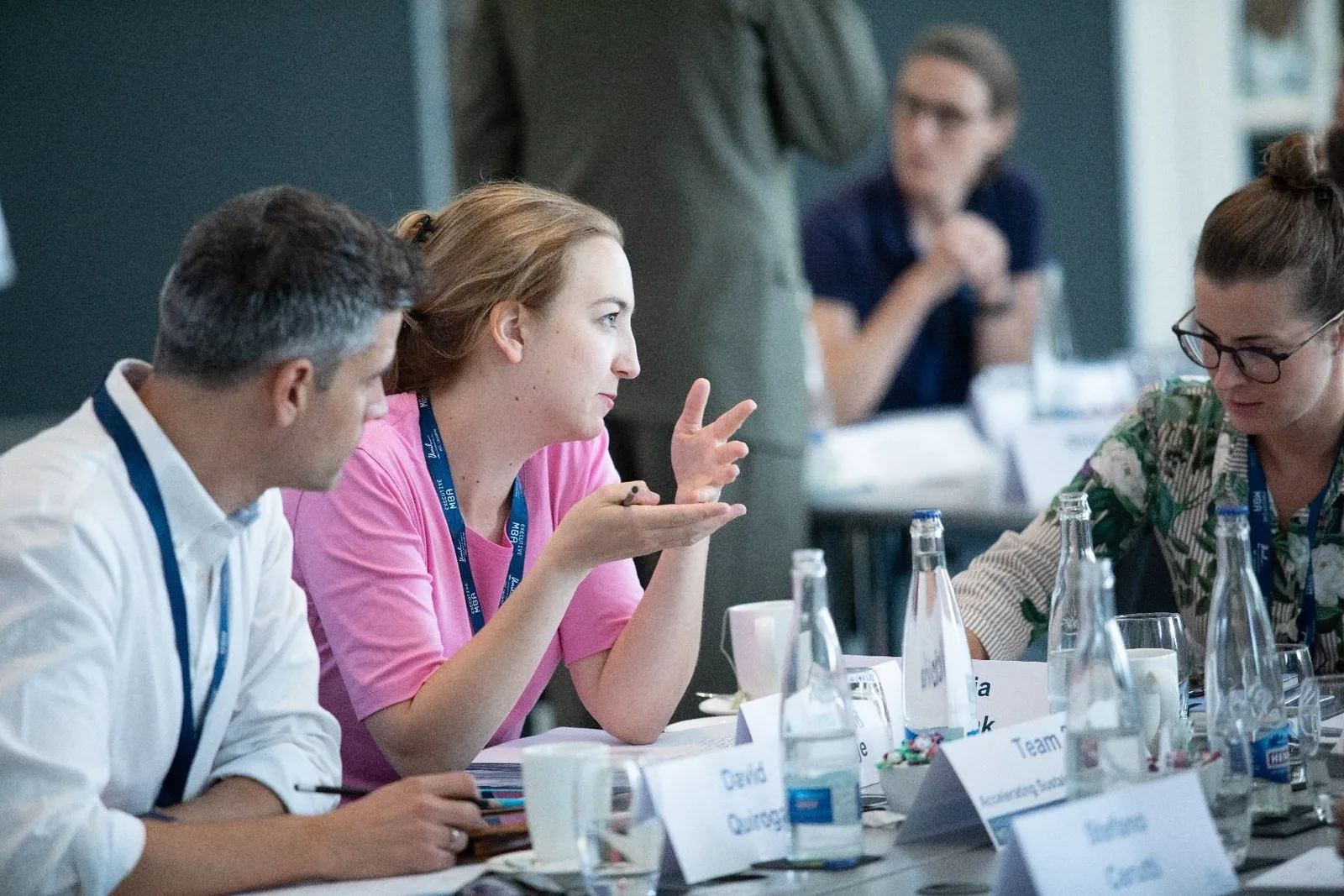 EMBA participants exchanging ideas around a table during the introduction week